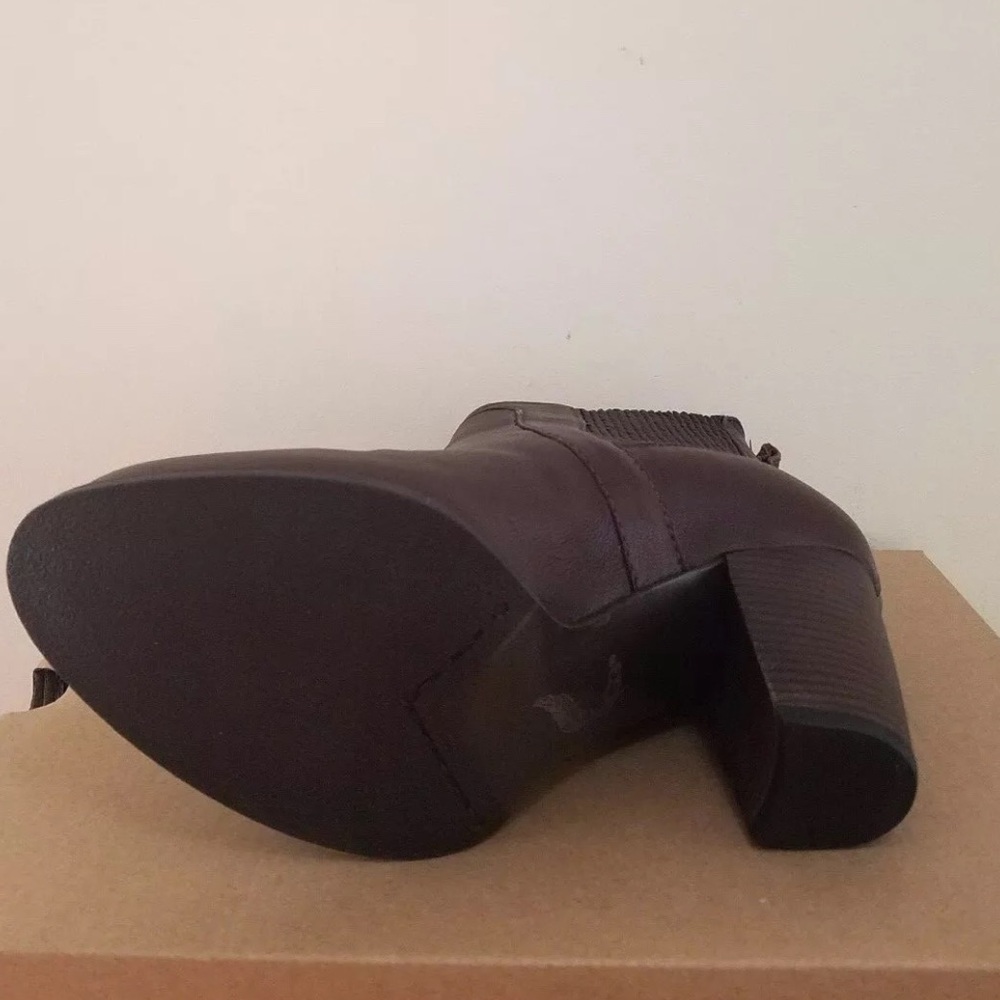 New ugg Cobie II Women’s gorgeous boots $295 - Picture 8 of 8